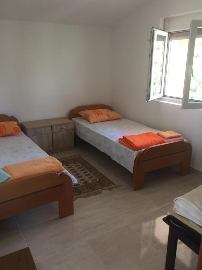 Ruza Vetrova Apartment Бар Екстериор снимка